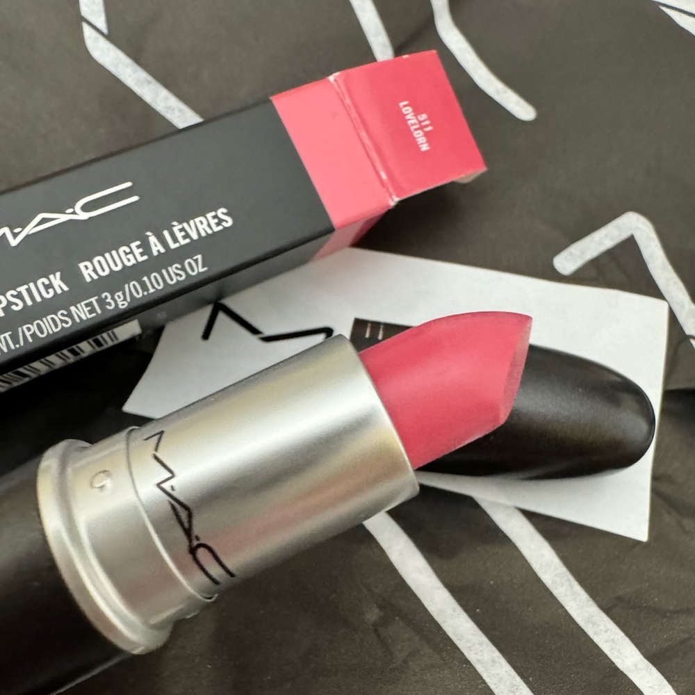 MAC Lustre lipstick Lovelorn